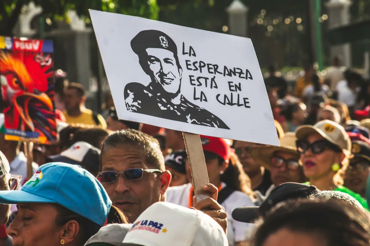 FundaproalO's tweet photo. ¡Viva la Revolución Bolivariana, viva Nicolás Maduro, viva Venezuela! 🇻🇪✊🔴
@nicolasmaduro
@MinAlimenVen
@lealtelleria
@MelendezPedro86
#Fundaproal #venezuelavacontodo 💪🫶 https://t.co/aJMN76FP7y