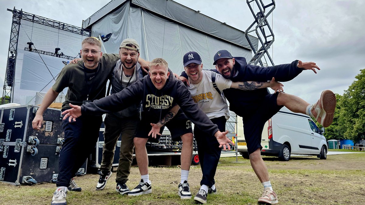 TheReytons's tweet image. SEE YOU ALL TOMORROW!!!!! 

Clifton Park, Rotherham, Let&apos;s make history!!! 

#AllReytons x