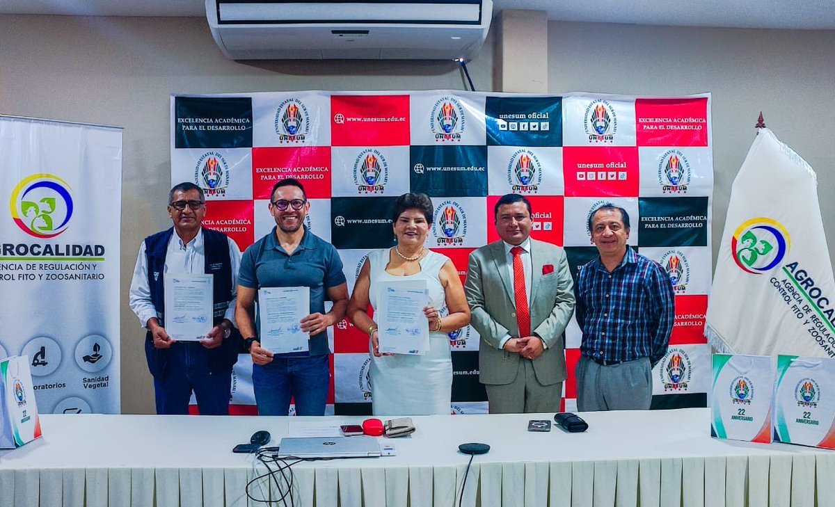 AgrocalidadZ4's tweet photo. #Manabí | Junto a @PatoAlmeidaEc realizamos firma del Convenio Marco de Cooperación Interinstitucional, entre la Agencia de Regulación y Control Fito y Zoosanitario Dirección Distrital Tipo B Manabí con la @miunesum en el cantón Jipijapa.
#AgrocalidadTeAcompaña https://t.co/6v3TcCBDew