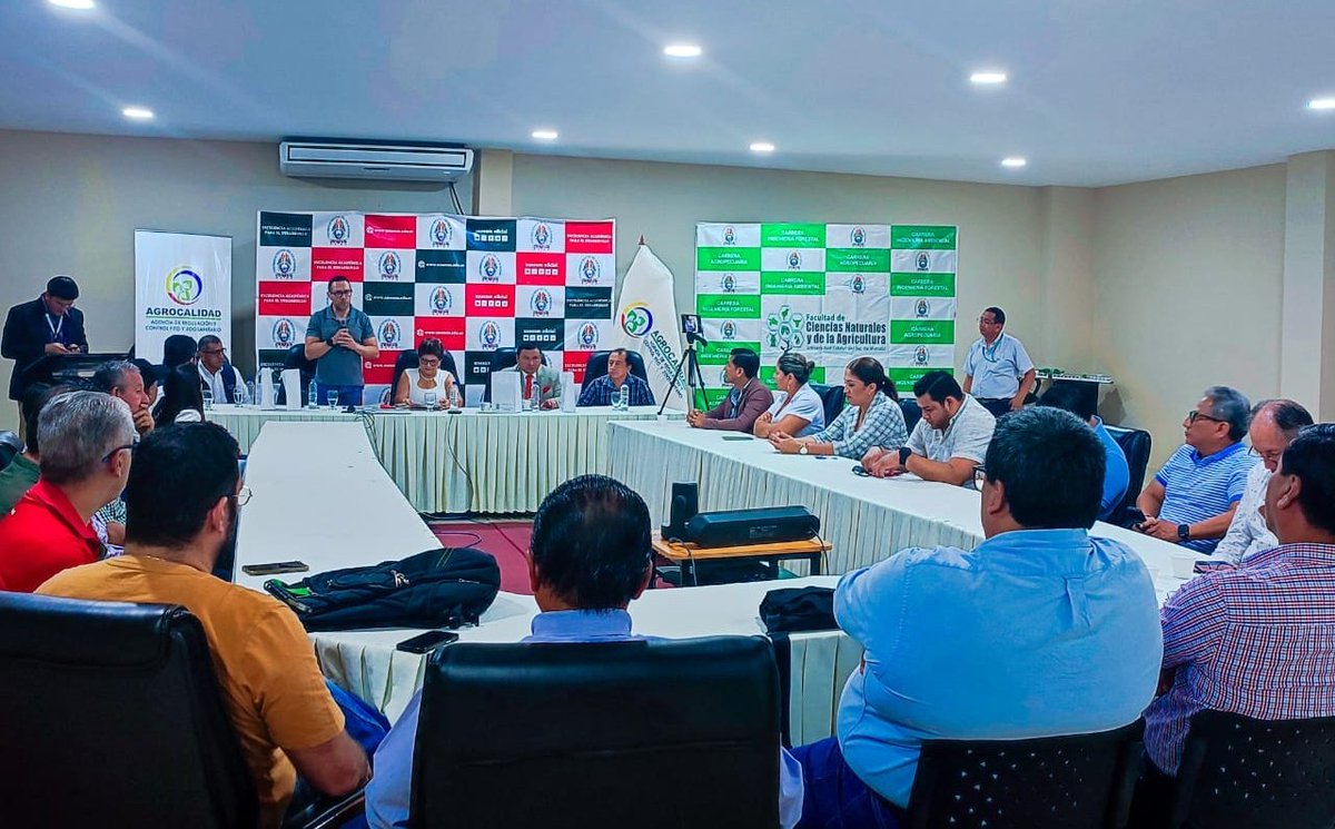 AgrocalidadZ4's tweet photo. #Manabí | Junto a @PatoAlmeidaEc realizamos firma del Convenio Marco de Cooperación Interinstitucional, entre la Agencia de Regulación y Control Fito y Zoosanitario Dirección Distrital Tipo B Manabí con la @miunesum en el cantón Jipijapa.
#AgrocalidadTeAcompaña https://t.co/6v3TcCBDew