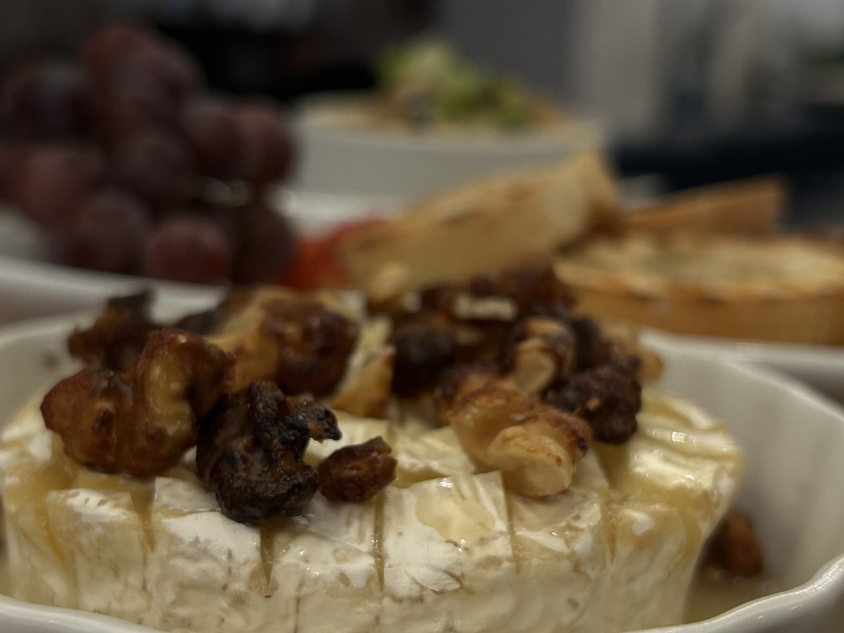Our new summer menu includes this decadent Oven-Baked Brie with caramelized walnuts, strawberry &amp; orange jam, and grapes. Share it on the #patio tonight listening to Mario Franco Bicet!
#wharfandfeather #ygkmusic #ygkeats #bakedbrie #livemusic #mariofrancobicet #holidayinnygk