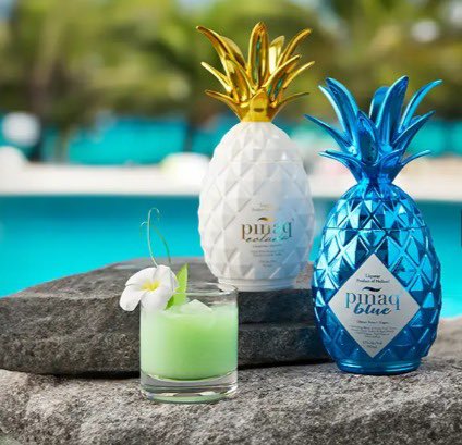 The fourth may be over, but no reason why we all can’t enjoy some #bluemagic this weekend! @pinaq_liqueur