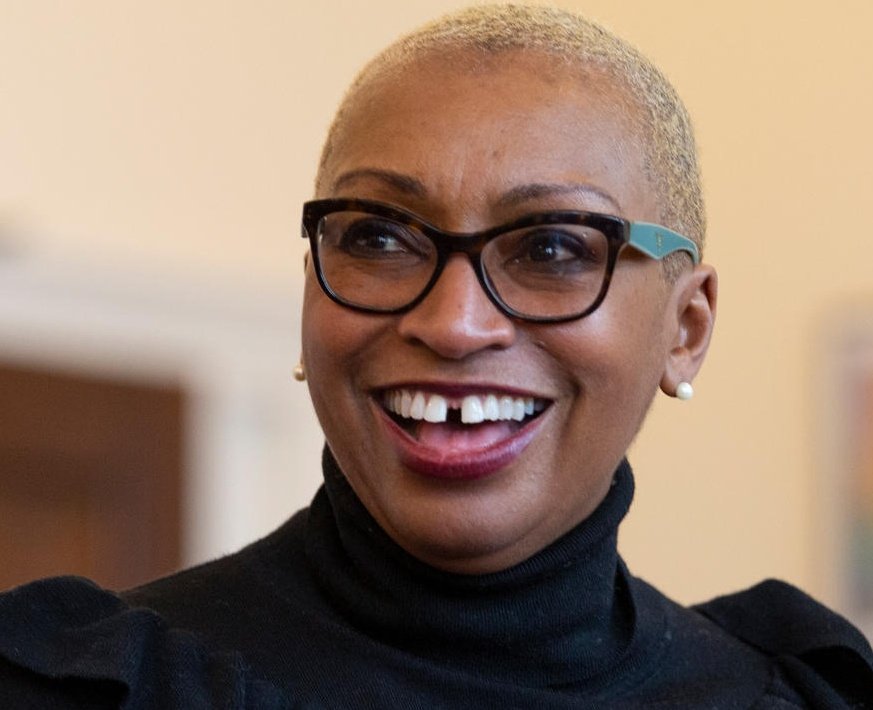Meet Sandie Okoro.

She has been appointed as the first female Chancellor of the University of Birmingham.

Okoro, a renowned Lawyer, made history by becoming the first woman Chancellor of Birmingham University since its inception in 1900.

Let's Retweet to celebrate her