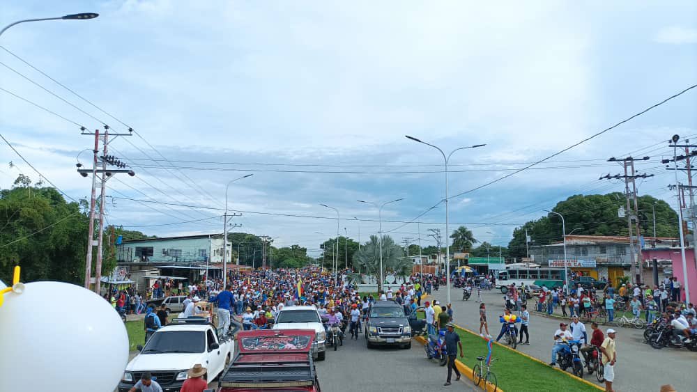 PortuConVzla's tweet photo. Portuguesa desbordada 🙌🏻 en los municipios
📍#Ospino #Turen #Sucre #Guanarito #AguaBlanca #SantaRosalia #SanGenarodeBoconoito #JoseVicenteDeUnda #Esteller el entusiasmo estaba en la calle 💪🏻
.
Así fue el inicio de esta campaña admirable 🇻🇪 estamos a 23 días del gran día 🙏🏻 https://t.co/k3pdcMTouA