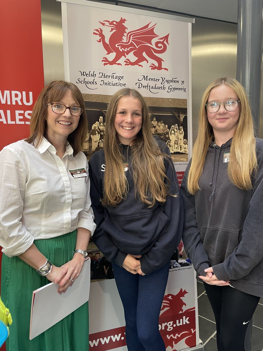 BaglanPrimary1's tweet photo. llongyfarchiadau! Congratulations @BaglanPrimary1 pupils and staff for winning a fantastic award at the Welsh Heritage Schools Initiative for their Cenefin project Castell ar y Bryn. Diolch i Hodge Foundation a Books Council of Wales #herritage #cenefin https://t.co/g4dVm0qBaD