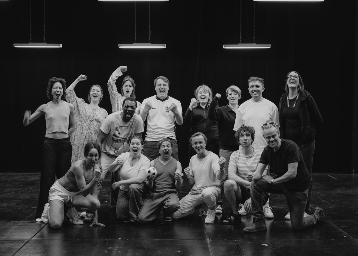 BristolOldVic's tweet photo. Good luck England 🏴
From the #AChildofScience team 🙌
📸 @CiaraHillyer https://t.co/uT5cADh1Jl