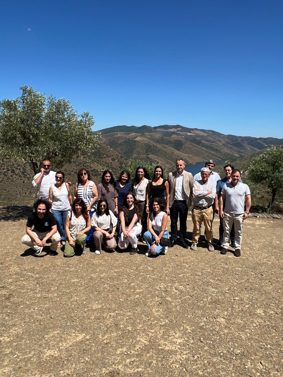 AECTDueroDouro's tweet photo. Ha sido un placer visitar esta semana Vila Nova de Foz Côa, Portugal 🇵🇹 para hacer balance del 1º semestre del proyecto #ECOSPHEREWINES 🍇🍷financiado por @6Sudoe (#interreg) del cual formamos parte 🍷🍇 Gracias #ADVID por la organización y la acogida en este lugar excepcional 🤗 https://t.co/bdy3MXnUi1