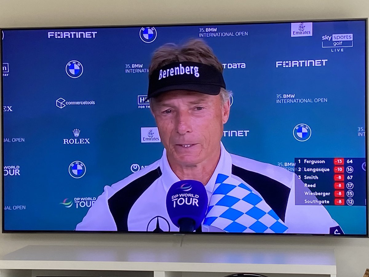Absolute legend! Thank you <a href="/BernhardLanger6/">Bernhard Langer</a>! <a href="/DPWorldTour/">DP World Tour</a> #legend