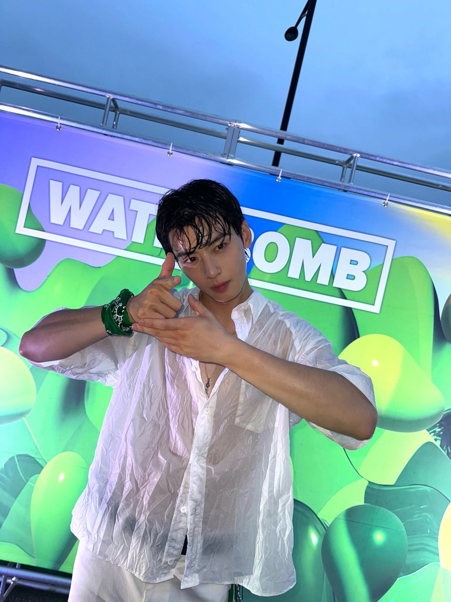 Eunwoo. tweet media
