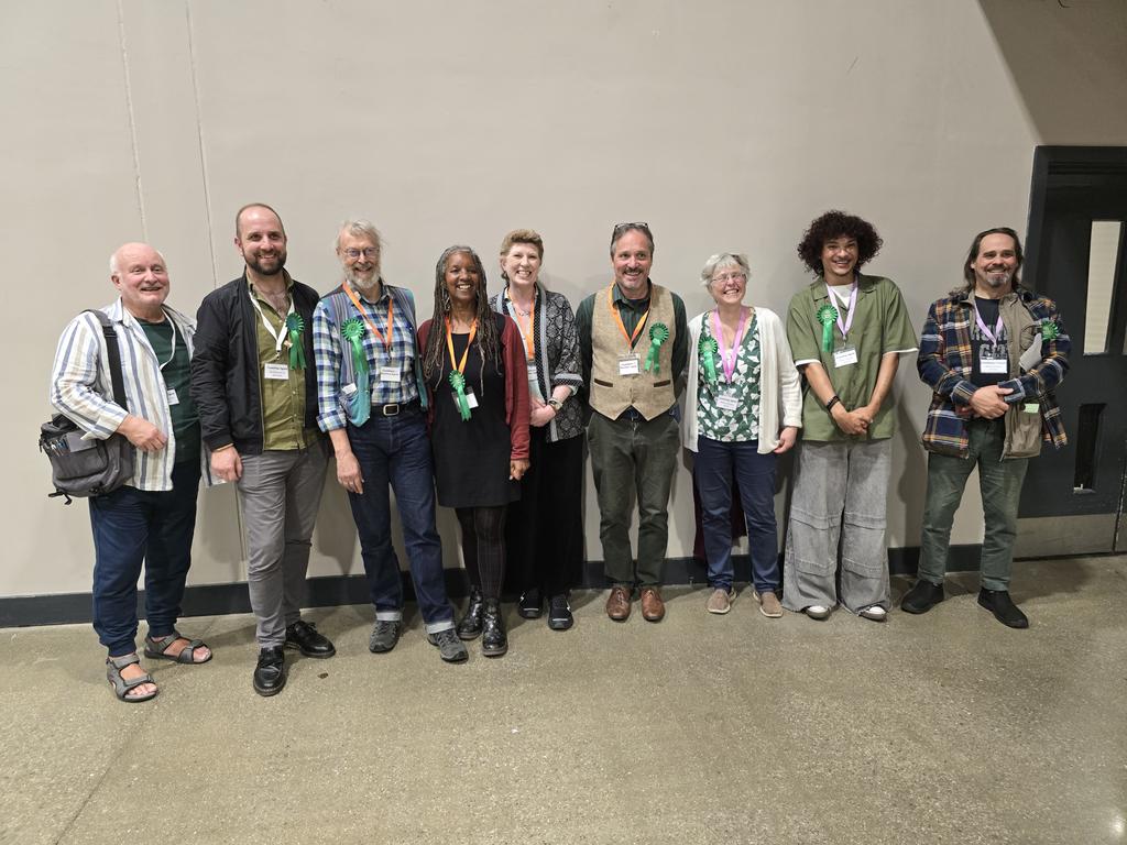 Amanda_Spoke's tweet photo. 💚 Shout out to the MK Team!
            What a great night!
@greenbuckingham @mkgreens @greens4mkc https://t.co/4MUfsMnCkC