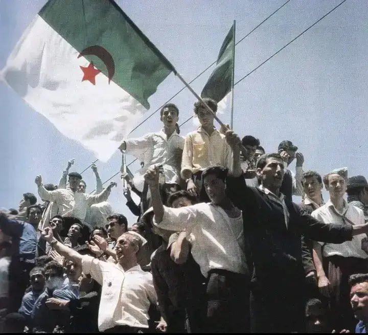 ssamiiiir_'s tweet photo. 5 july 1962 .

#تحيا_الجزائر_المنتصرة https://t.co/CxNcny0FHo
