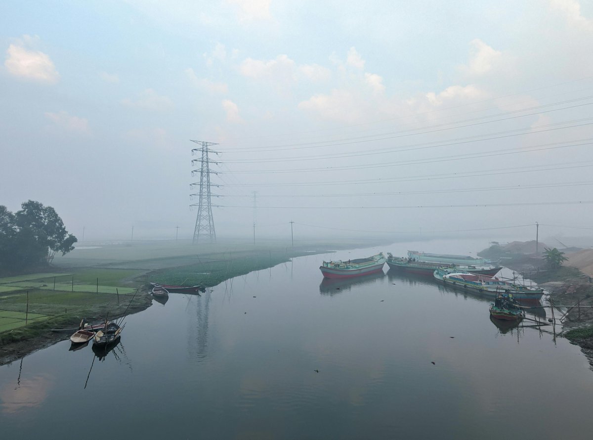 md_adilahnaf's tweet photo. The picture portrays a serene scene by a river.
#bangladesh #winter #PHOTOS https://t.co/w0hvlJaU6v