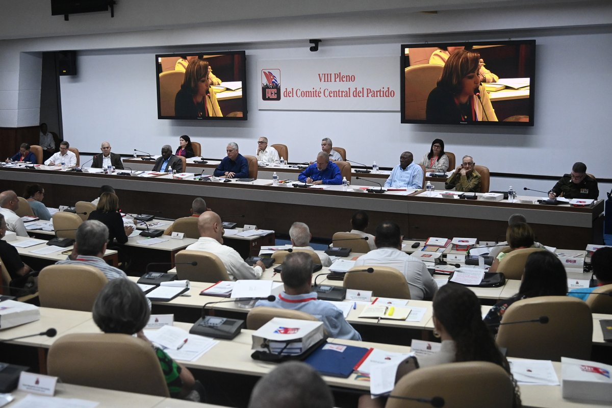 DrRobertoMOjeda's tweet photo. Presidido por el Primer Secretario y Presidente de la República, Miguel Díaz-Canel Bermúdez, sesiona el #VIIIPlenoCC. Analizaremos temas del máximo interés del pueblo, al que mantendremos plenamente informado. #UnidosXCuba https://t.co/HwarANxdnB