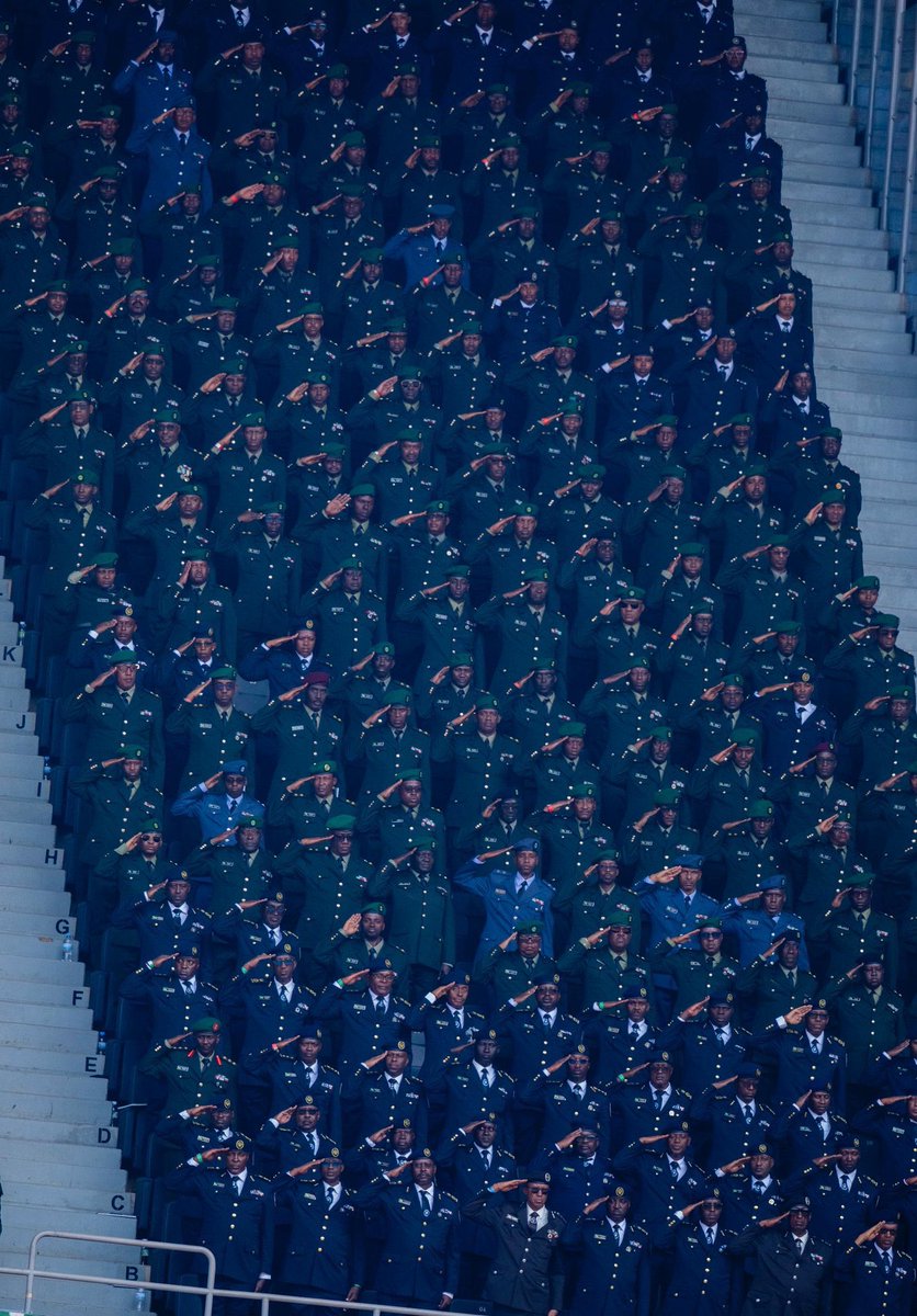 Ttheview's tweet image. I can't hold my feelings. Which country do these soldiers come from?