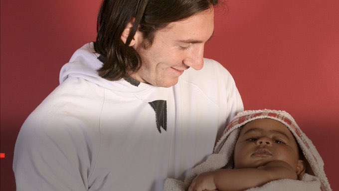 OP4C's tweet photo. When Yamine Lamal was 5 months old, he was photographed being bathed by Lionel Messi for a UNICEF calendar 🥺 https://t.co/VdyvHGR9oT