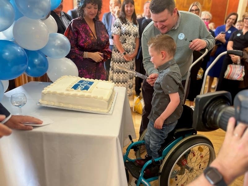 Donate4Daithi's tweet photo. A throwback to last year and to this honour of cutting the cake to celebrate #NHS75 | #HSC75…
Happy Birthday @HSC_NI | @NHS 🎉🥳
#Grateful
#NHS76 #HSC76 https://t.co/GVBr0Wtx6m