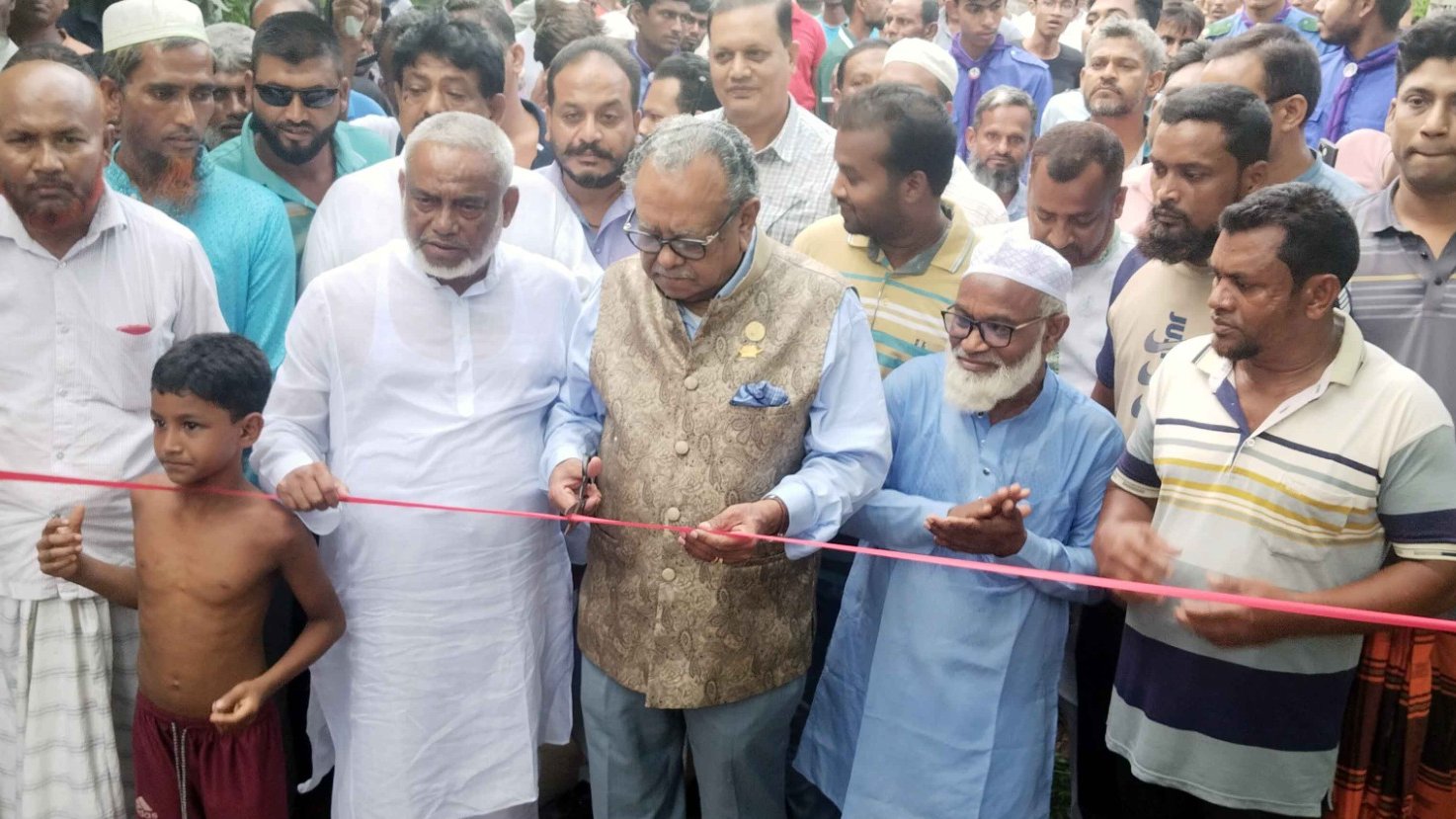 দেবহাটায় মাদানী নগর সড়কের ভিত্তি প্রস্তরের উদ্বোধন করলেন রুহুল এমপি