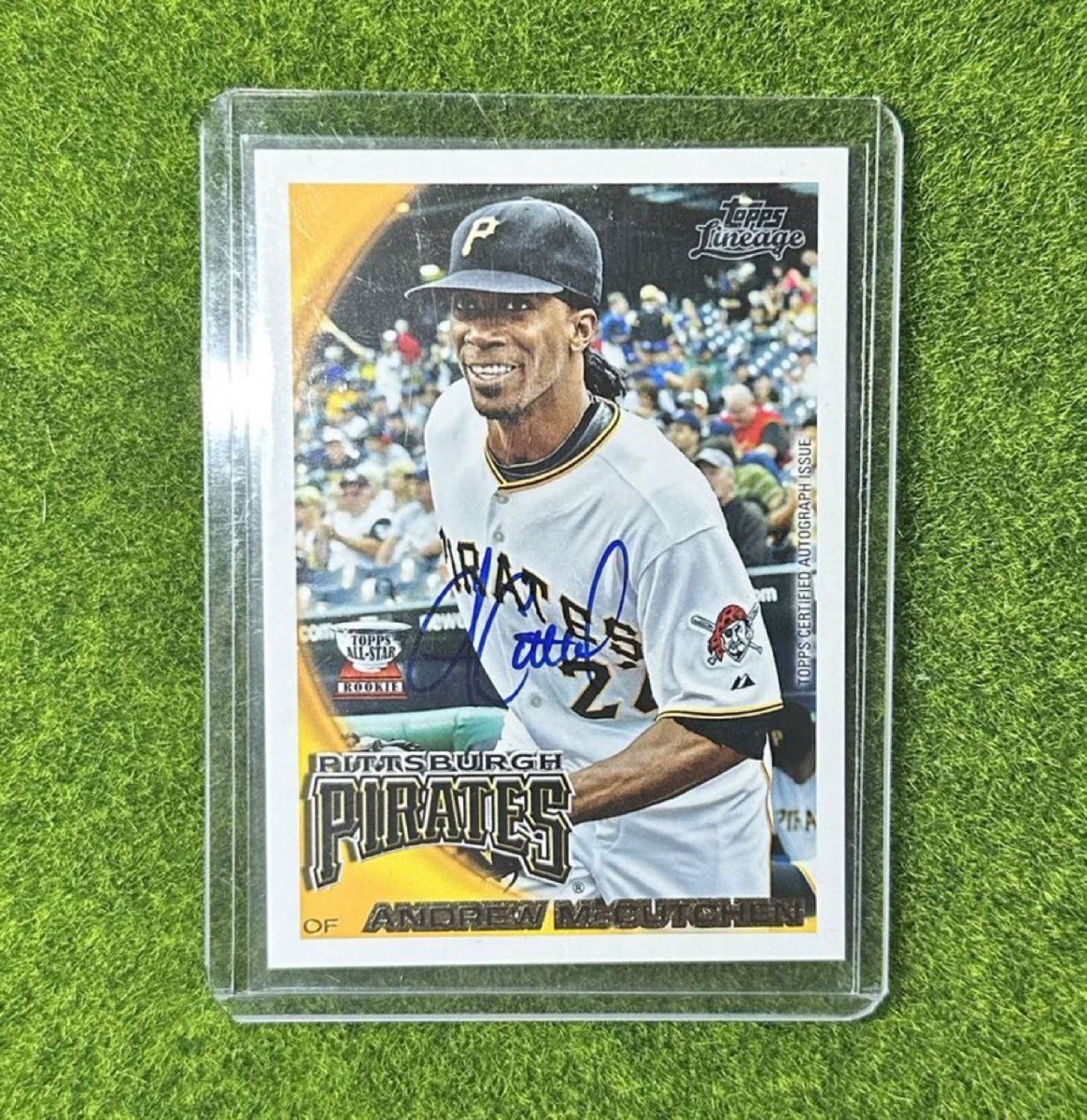 If the Pirates win the series against the New York Mets one follower gets an Andrew McCutchen autographed baseball card!

𝗥𝗨𝗟𝗘𝗦: 𝗙𝗼𝗹𝗹𝗼𝘄, 𝗹𝗶𝗸𝗲, 𝗿𝗲𝘁𝘄𝗲𝗲𝘁

#LetsGoBucs