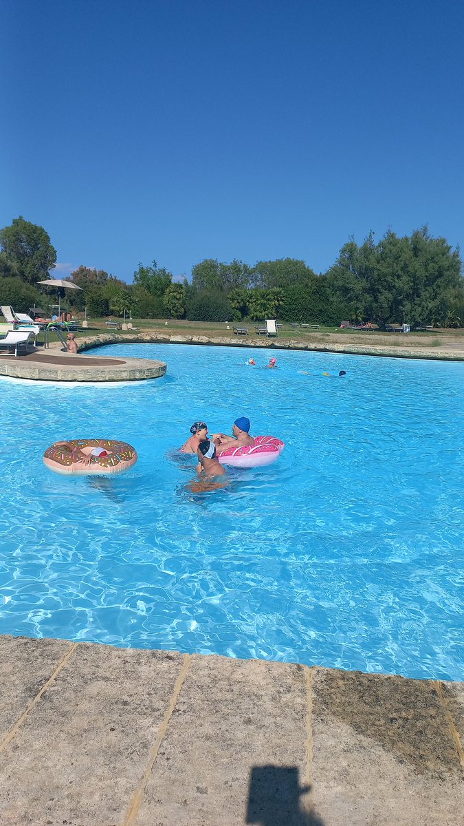 marika_marone's tweet photo. #relax #riposo #cugini #Zii #nipoti #figli #papá #piscina #vasca #ammollo #rinfrescante #gioiainfinita 🩱👙🩳🩴🏝🏖🌞🌞🌈🌊🌊🌊⛱️⛱️⛱️❄️❄️ https://t.co/sb36e5QjPb