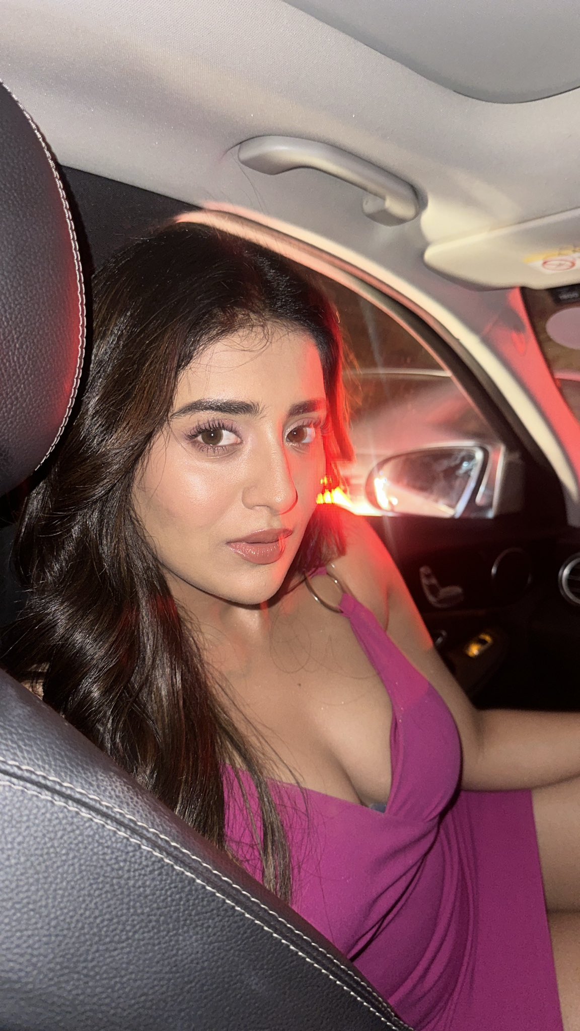 GRvEvN9WgAAJ-wc?format=jpg&name=large