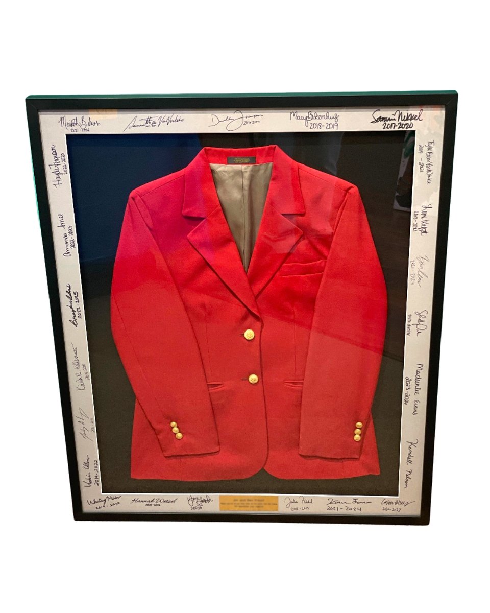 afwkc's tweet image. Want to give a special gift?

Frame a memento with signatures on the mat, like this thank you gift!

#creativeframes #framingmemories #customframing