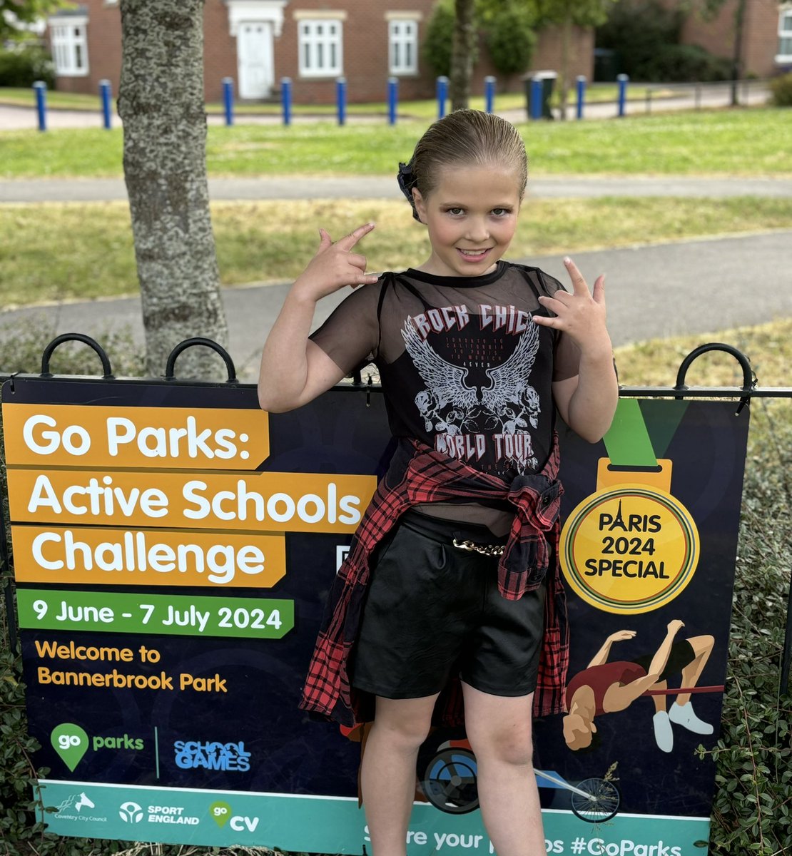 ronitillman's tweet image. Rock festival costume for #GoParks fancy dress Friday. @CovSport #teamEGJS #easterngreenjuniorschool