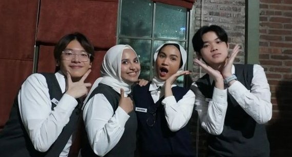 satesenayanenak's tweet photo. big thanks for kaka-kaka COC!!! hidupku jadi lebih berwarna dan RAME BGT >___<  hari-hari aku jadi seru banget liat update-an kalian <3 sangat menginspirasi sekali untuk raih cita-cita biar sekeren dan sepintar kalian! I LOVE SEMUA KAKA-KAKA CLASH OF CHAMPIONS ⭐🫧🩷🚲🧁🍓💤🪿🫶🏻 https://t.co/xHkSG2vB8Z