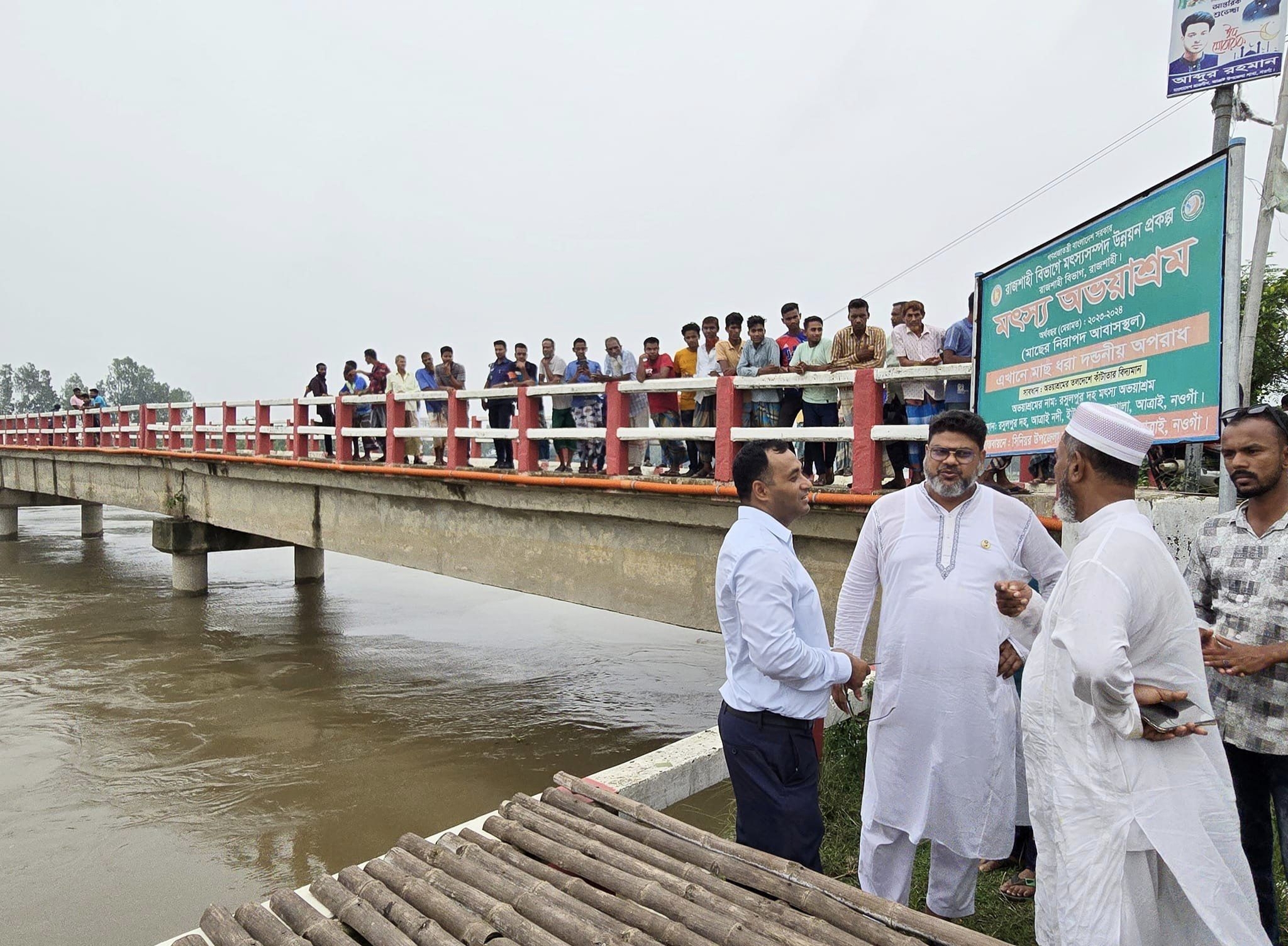 আত্রাই ও গুড় নদীর ঝুঁকিপূর্ন স্থান পরিদর্শন করলেন সাংসদ সুমন