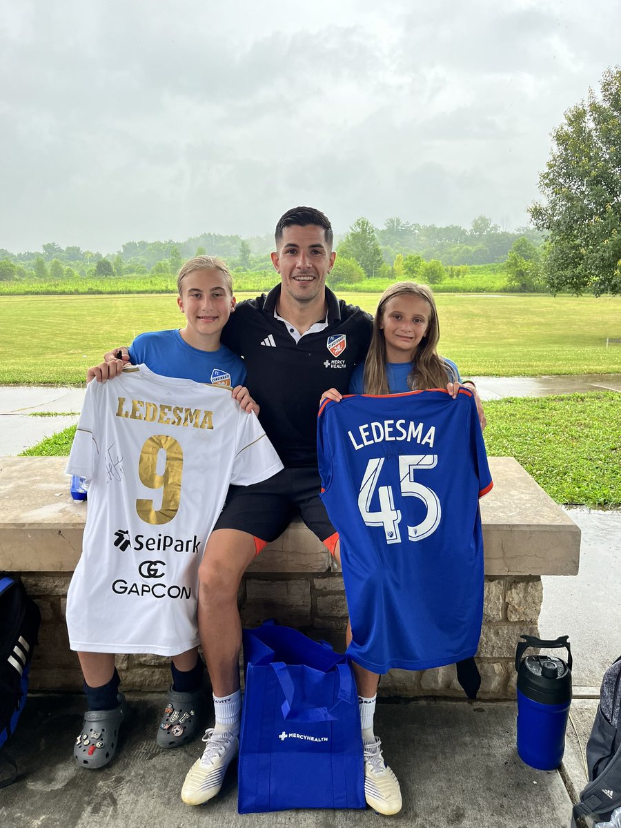 Merklecr's tweet photo. Thank you so much for taking time to sign autographs for the kids. You have always been one of our favorite players. We are so happy to have you back with FCC. @LedeManu18 @fccincinnati @angiemerkle https://t.co/9Dm6ukzZ58