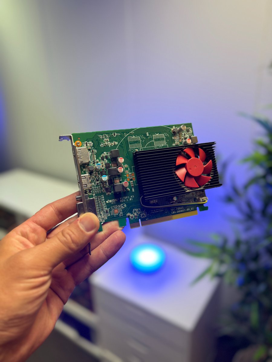 ZachsTechTurf's tweet image. This RX 550 graphics card is absolutely nothing special, but it did get 126 FPS in Fortnite (Performance Mode). 🤷‍♂️

I don't need it anymore. Repost/Retweet this for a chance to win, I'll pay for shipping.

Make sure you're also following so I can DM you.