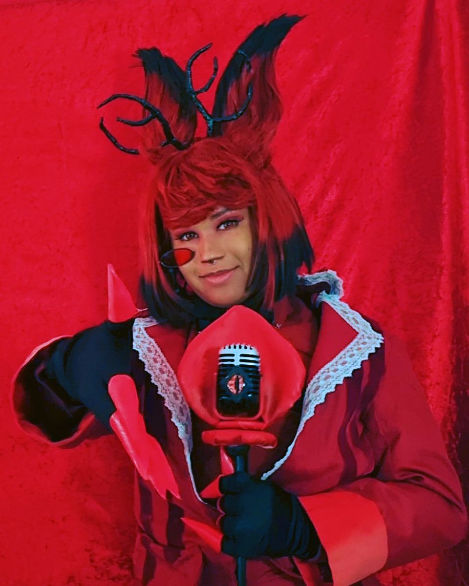 EmieLores's tweet photo. Salutations, sinners ! 🦌📻

#alastor #alastorcosplay #HazbinHotel #HazbinHotelAlastor https://t.co/hTdnL1DjDV
