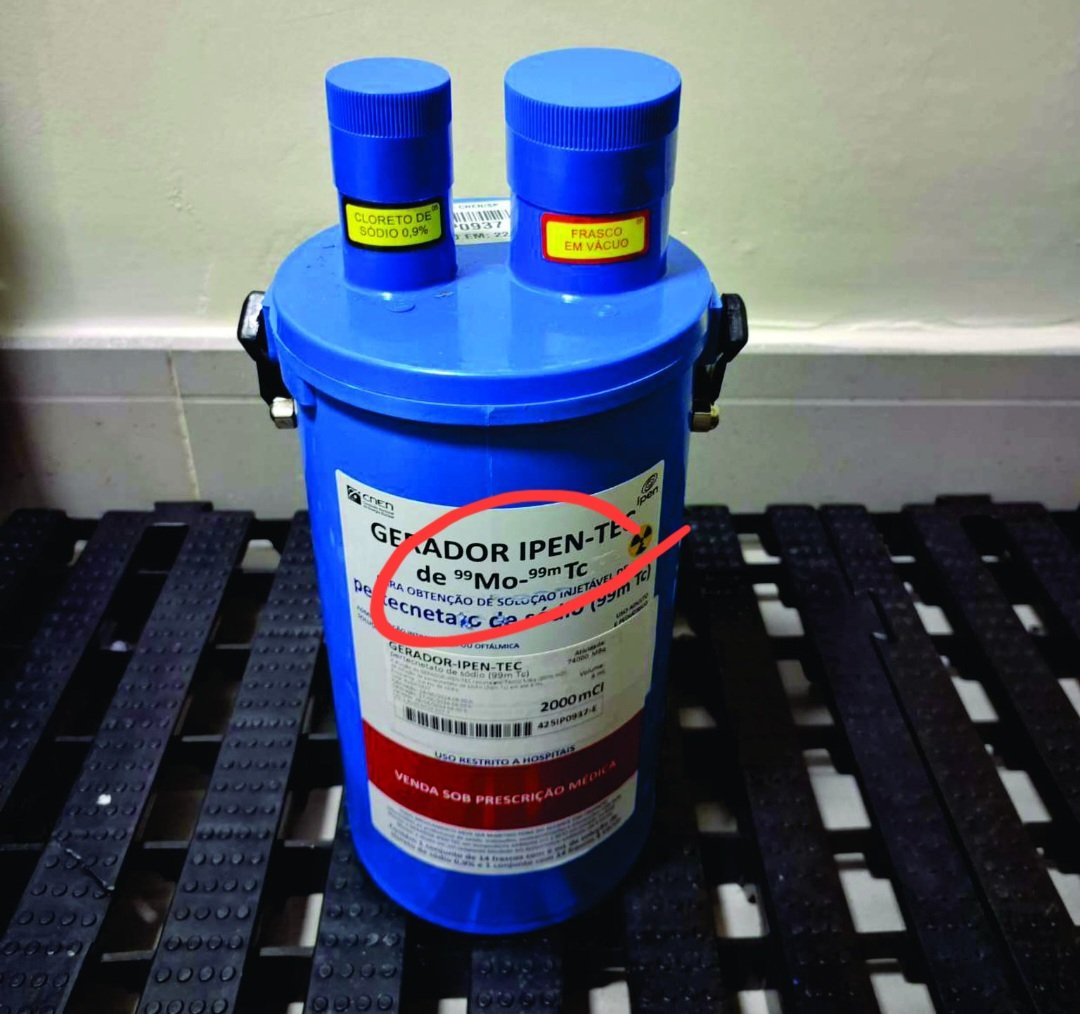 stem4girlsbr's tweet photo. 📢 O material roubado em SP não é CÉSIO 137 ☢️

O balde azul contém Molibdênio e o outro material é o Gálio. De forma simples, eles podem ser utilizados para “marcar” os radiofármacos em exames de medicina nuclear.

Eles não podem ser utilizados para a fabricação de bombas! https://t.co/u25bXIi7B2