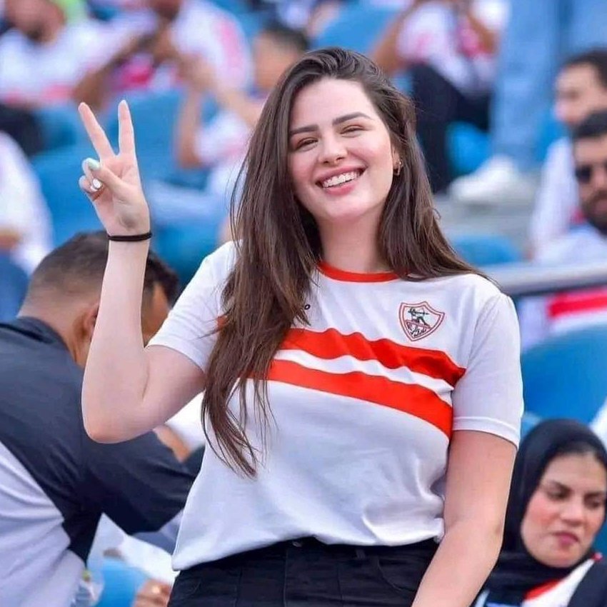 الفلوس وسيلة مع ولاد الأصول لكن عمرها ما شبعت جعان ولا علت واطى ولا نضفت غل و سـ ـواد القلوب ..👌🖤