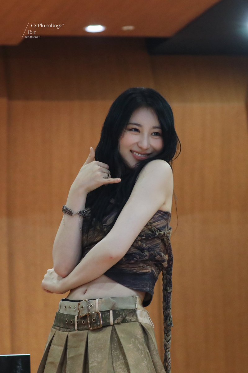 CyPlumbago's tweet photo. 240705 애버라인 팬사인회 
채리쉬 전화해🤙🏻

#이채연 #LEECHAEYEON
#DON_T #SHOWDOWN https://t.co/OrRkc8EBvx