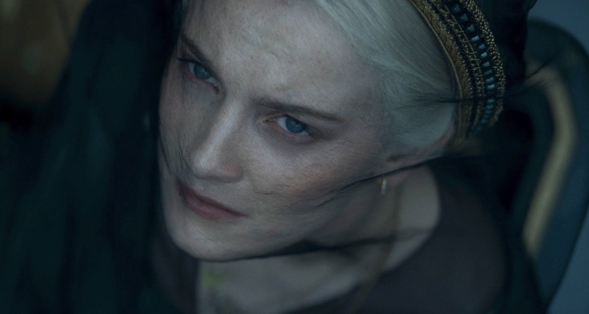 George R.R. Martin is completely starstruck by Phia Saban’s performance as Queen Helaena Targaryen in #HouseOfTheDragon Season 2:

In the book, she is a plump, pleasant, and happy young woman, cheerful and kindly, adored by the smallfolk. A dragonrider since the age of twelve,