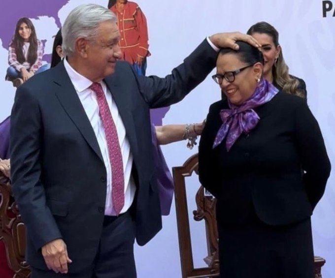 BrunaSofia0610's tweet photo. @Arouet_V @rosaicela_ Claramente se ve a quien le debe el puesto y para que lo utilizará https://t.co/oj2NbcUYzr