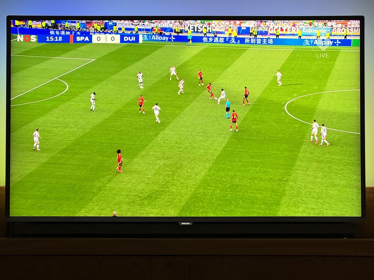 Het lijkt er op dat Duitsland Spanje alleen kan afstoppen met grove overtredingen. En dat met een scheids die nergens een overtreding in ziet kan het een bijzonder avondje worden! #Euro2024 #DuiDpa #Kroos #VoorsteKruisbandLetselPedri?