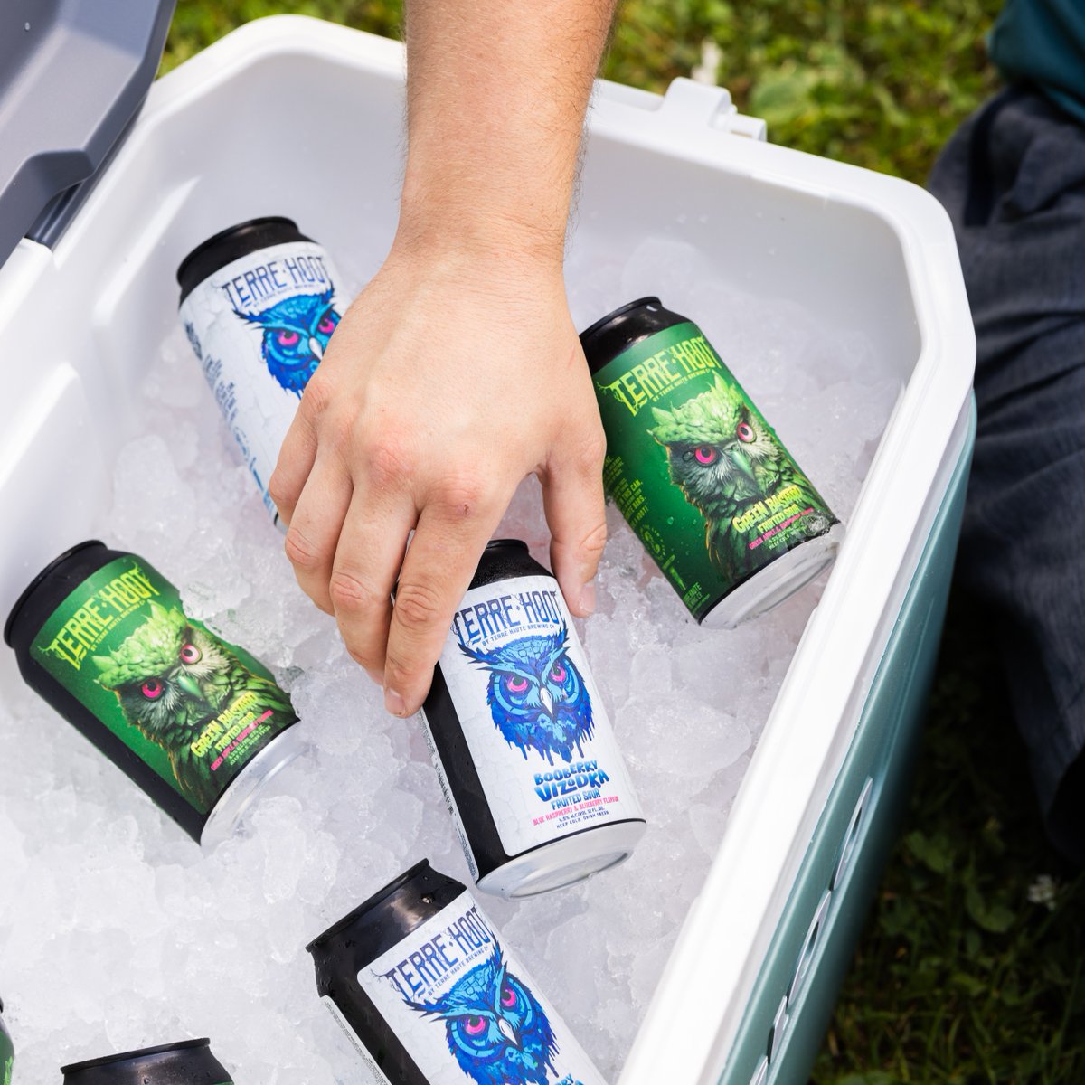 thbcbeer's tweet image. Owl Capone has a message for you lawbreakers 🦉 : "This month is your last chance to get #TerreHoot Booberry Vizodka and Green Bastard fruited sours... Stay tuned for what flavors are taking flight in August." 👀

Sours beer locator: terrehoot.com/where-to-buy