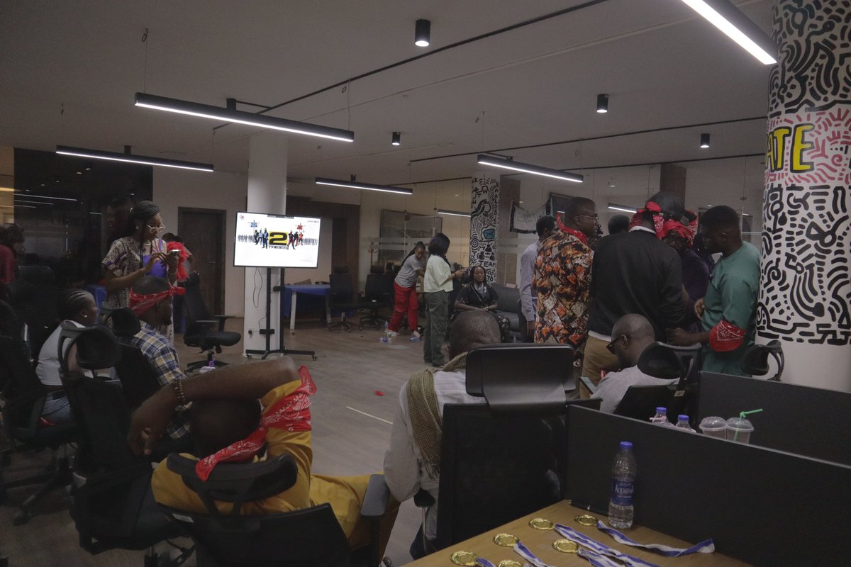 Descasiofficial's tweet image. 3/3
Where the &quot;Transformers&quot; revamped from pixels to pals!

Visit descasio.io today!

#Descasio #tgif #fun #team #theweeknd