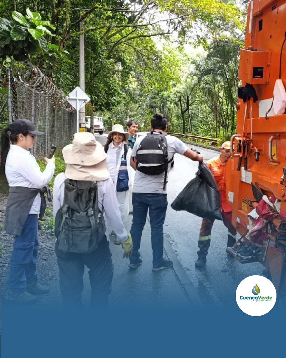 CuencaVerdeorg's tweet image. #Conectados Nos unimos a la #Limpiatón de @alcaldiademed para recolectar residuos sólidos en la quebrada La Picacha. Estamos comprometidos con la preservación del medio ambiente y agradecemos a todos los voluntarios por su dedicación. 🌍🌱 @FicoGutierrez @mcdelaossa