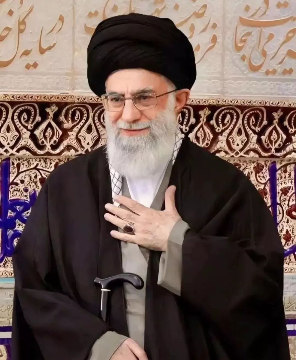 Analyzer_Pro's tweet image. به عشق و فرمان شما و به یاد رفقای شهیدم به راه انقلاب اسلامی ایران رأی دادم

#سعید_جلیلی
#لبيك_يا_خامنه_ای‌