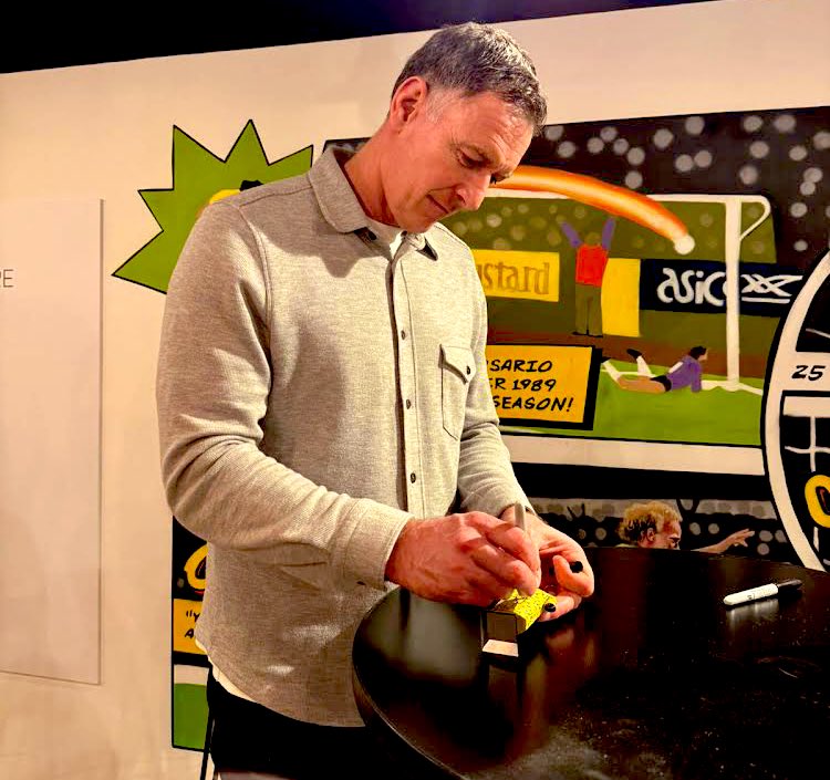 Talk Norwich City (@talknorwichcity) on Twitter photo ๐จ COMPETITION ๐จ
Win this stunning 1993 UEFA Cup mini shirt signed by the legend that is <a href="/chris_sutton73/">Chris Sutton</a>.
1) RT this post
2) Follow us & <a href="/AlloyCollectors/">Alloy Collectors</a>
We will draw the winner on Monday 8th July ๐ค ๐จ COMPETITION ๐จ
Win this stunning 1993 UEFA Cup mini shirt signed by the legend that is <a href="/chris_sutton73/">Chris Sutton</a>.
1) RT this post
2) Follow us & <a href="/AlloyCollectors/">Alloy Collectors</a>
We will draw the winner on Monday 8th July ๐ค