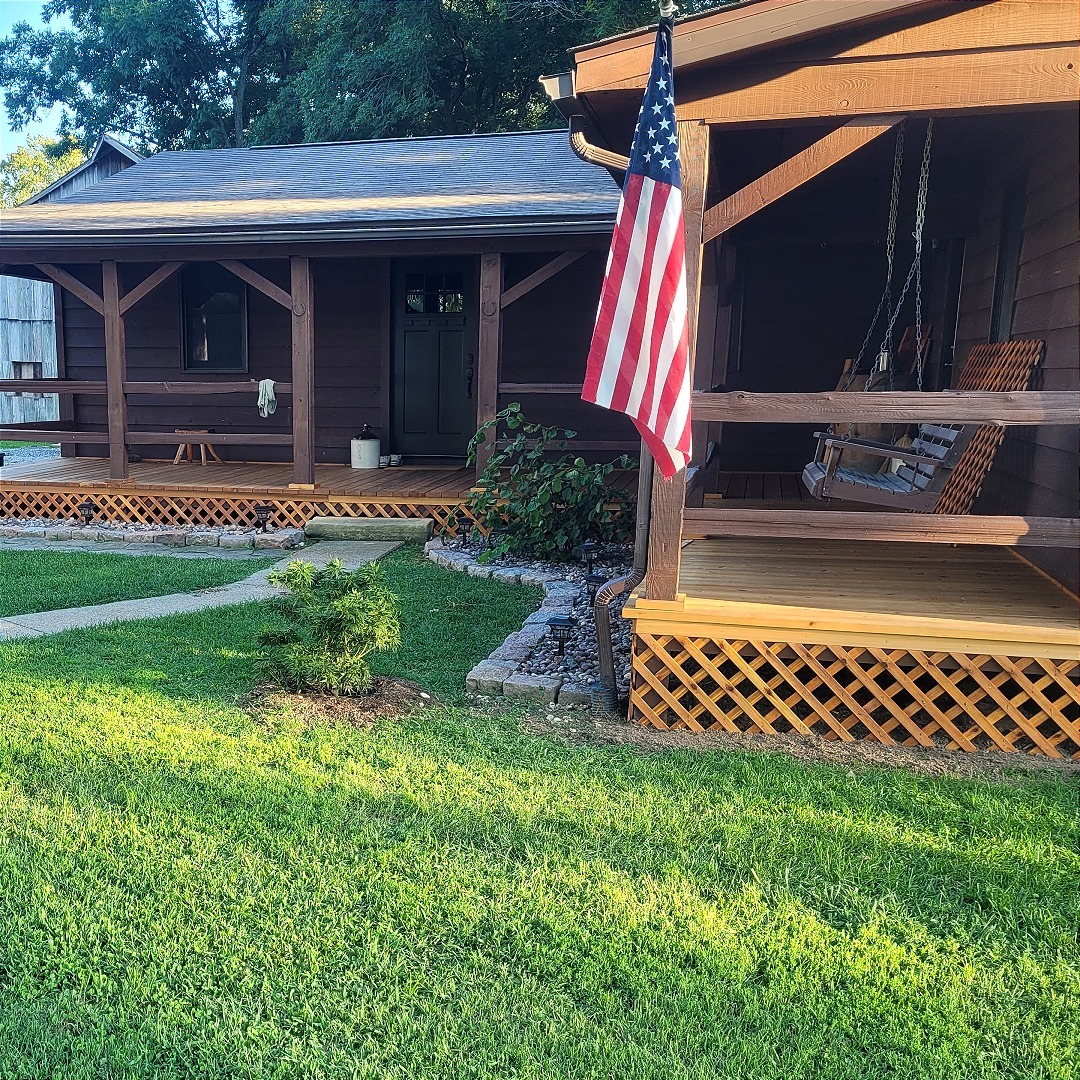SteveGetsiv's tweet image. Mentally I'm enjoying the gentle sway of the swing on this Cedar porch stained with our Natural ExoShield #ExoShield #NovaUSAWood