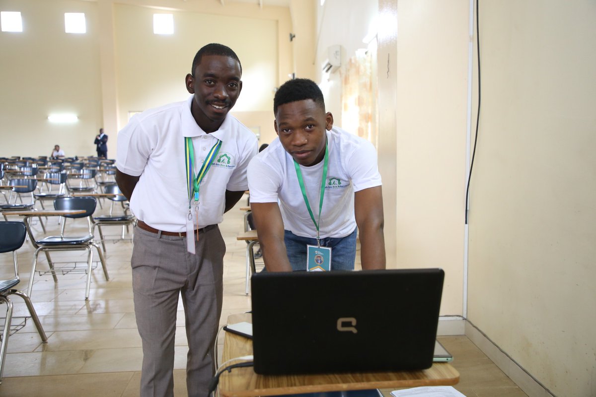 JspeGabon's tweet photo. #Jspe Challenge des Jeunes Entrepreneurs... En attendant les noms des vainqueurs

#jspe2024 #gabon #entrepreneuriat https://t.co/7ooMuzTT8X