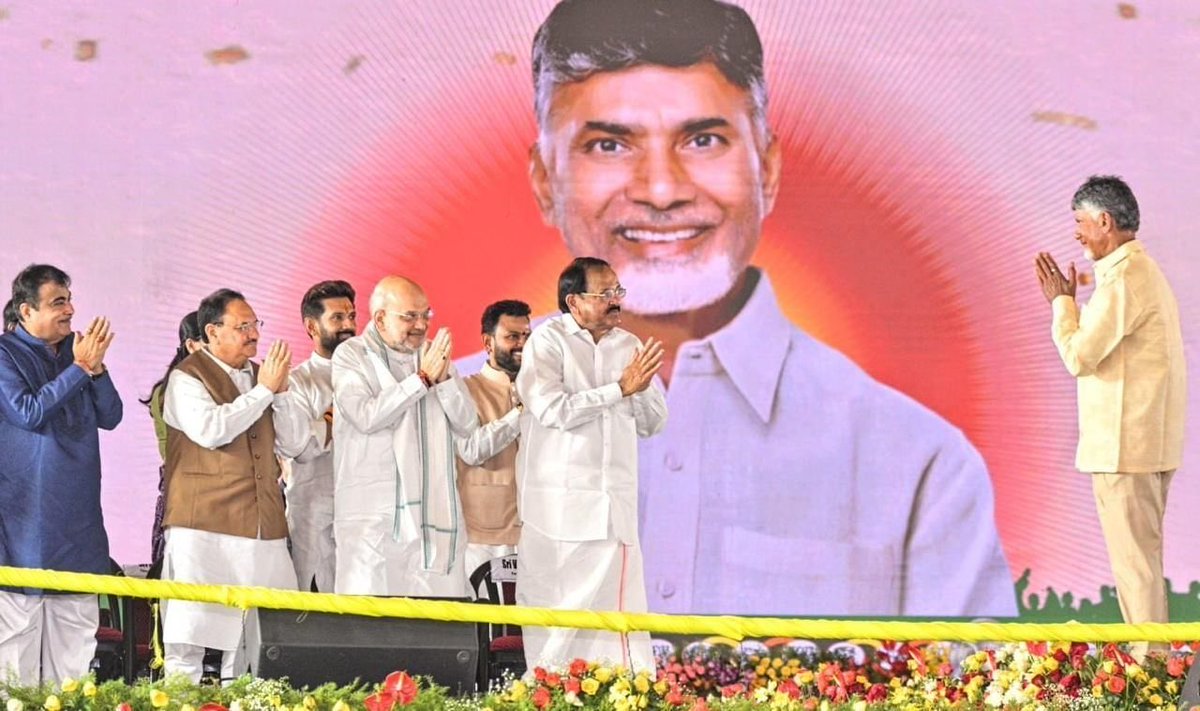 PM ని డిసైడ్ చేసే స్థాయి మాది

PM అవ్వాలి అని పగటి కలలు కనే స్థాయి మీది <a href="/BRSparty/">BRS Party</a> 

అవసరమా రా మీకు మాతో .. బాబు వచ్చాడు ..సలాం కొట్టి సైడ్ తెంగేయండి 🤙🤙