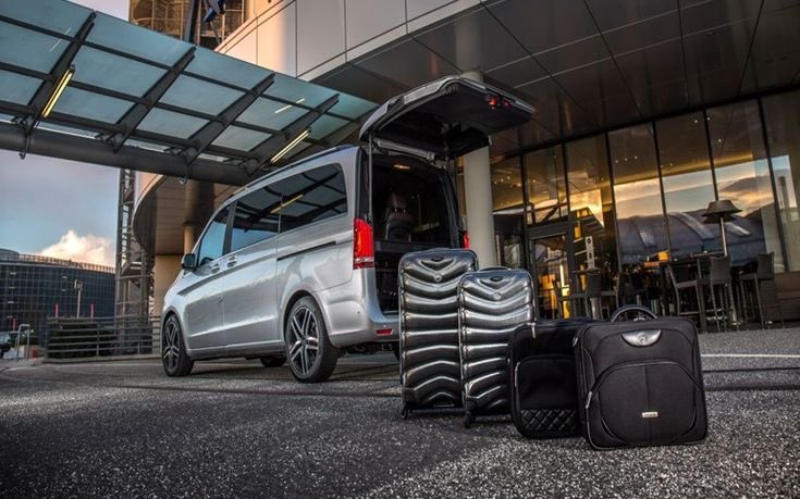 alloywheelfix's tweet photo. Large people carrier 5+ passengers taking you to Gatwick Airport 
#guesthouse #airbnb #airbnbhorley #hotelhorley 
@mrairportdropoff 
#mpv       07454531359. WhatsApp https://t.co/62D94ViUu6