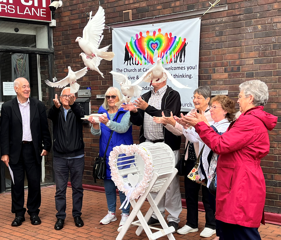 Mesouk's tweet photo. Many thanks to Mesothelioma UK Trustee, @AlidaCoates for representing the charity at today's events in Birmingham to mark Action Mesothelioma Day.

#AMD24 #goblueformeso #asbestosawareness https://t.co/yHRKQBurmj