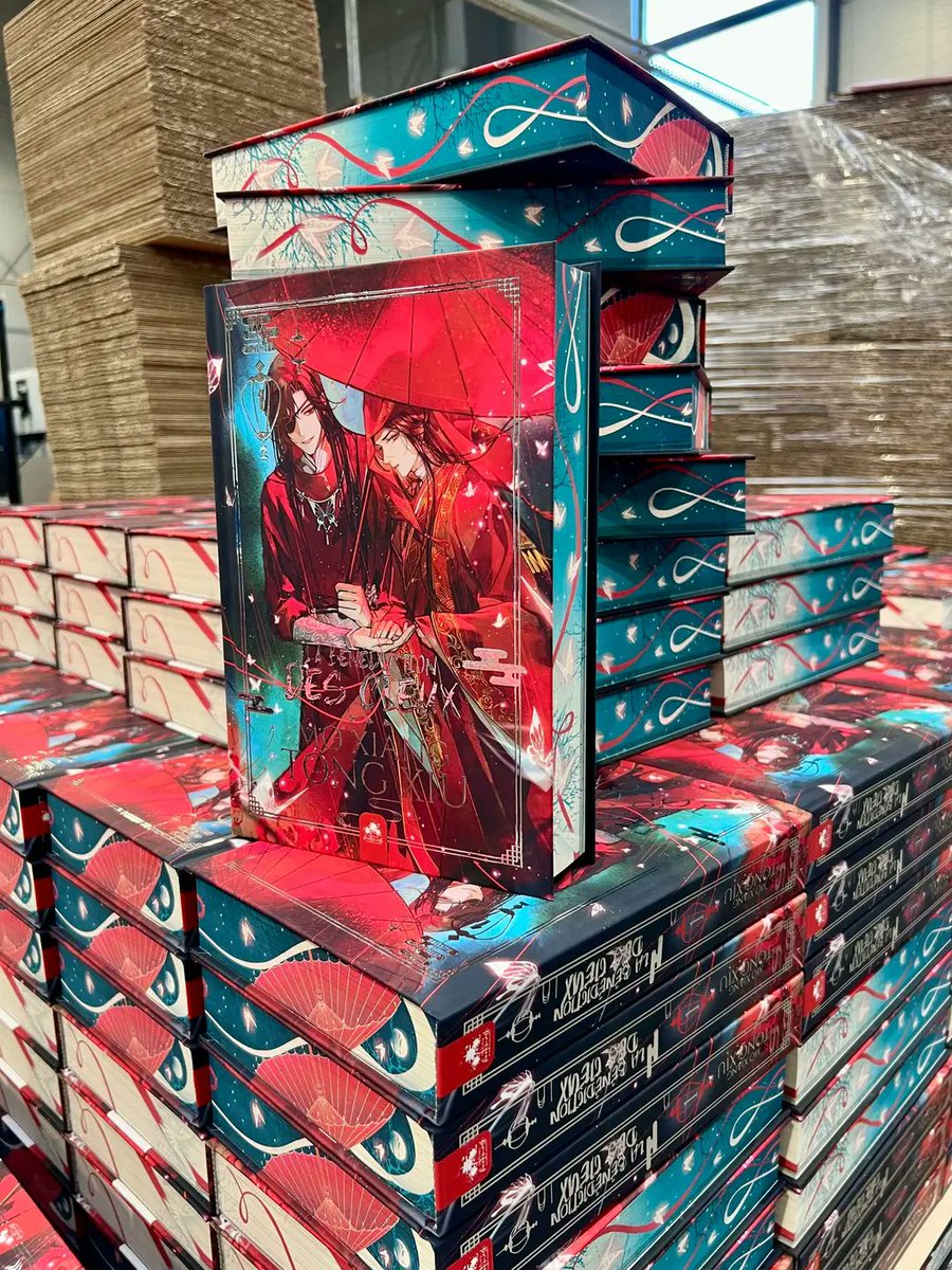 feiduz's tweet photo. it's so beautiful, im gonna cry

(tgcf french version vol.1 hardcover) https://t.co/dzIh6D9LwB