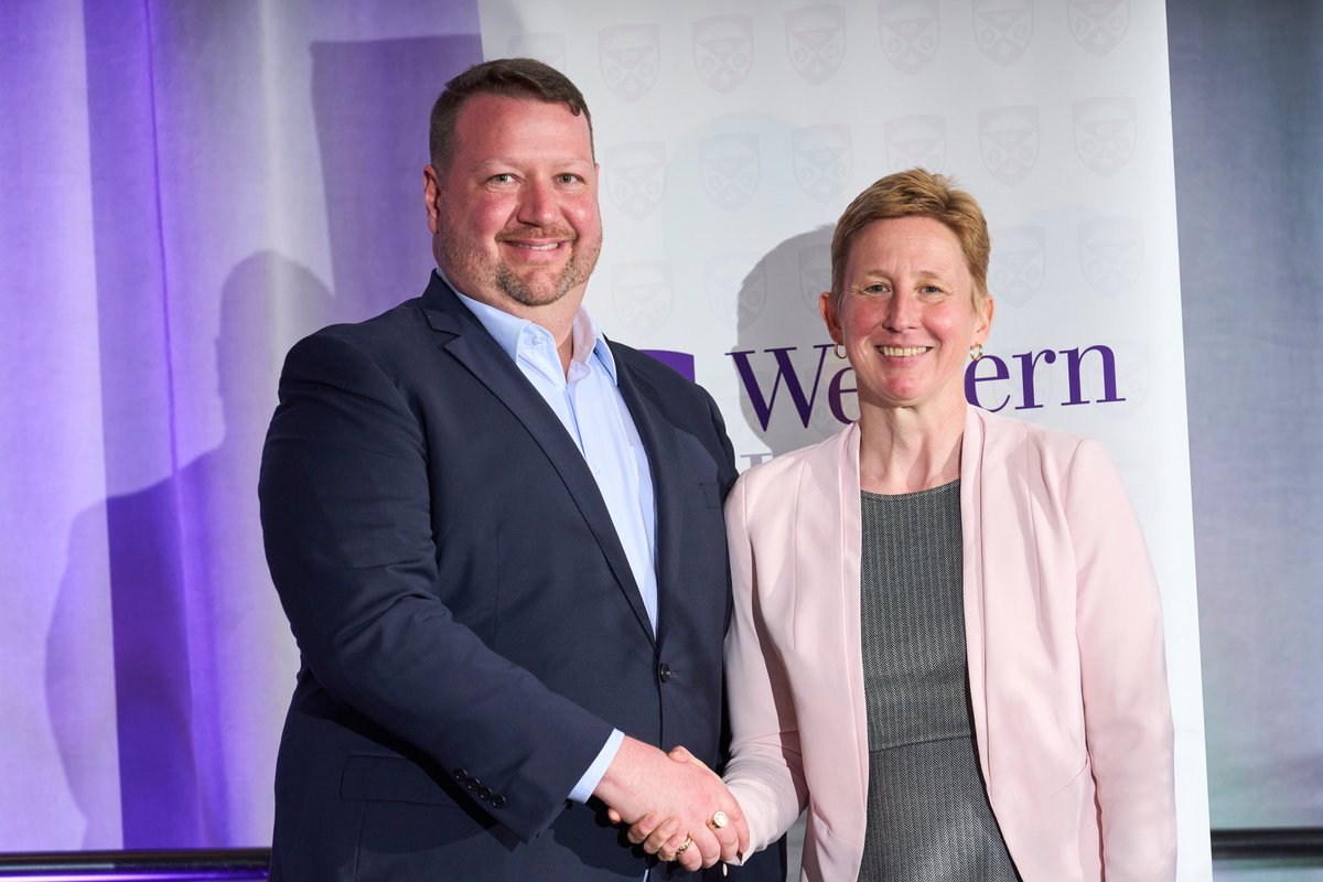 ronaldclancy's tweet image. Very proud to have received the @RosenSunshine award in Health Law at this year’s @westernuLaw convocation. It’s a humbling experience to be recognized among an outstanding group of fellow graduates. Plus I got these great pics with Dean Chamberlain! 👨🎓 @hasbeenlawdean