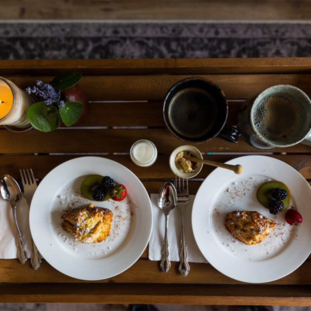 Step into the peaceful world of Mennonite country with our overnight package! Enjoy dinner, a stay at the Apple Inn, <a href="/stjacobsmarket/">St. Jacobs Market</a>, and a wagon tour.

Book now! bit.ly/4dYGpue

🌾🍁

#ExploreWR #TravelBackInTime #MennoniteExperience